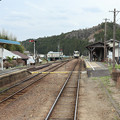 写真: 千鳥配置の岩村駅