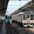 写真: 予讃線と高徳線の普通列車