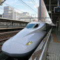 写真: 浜松駅の新幹線