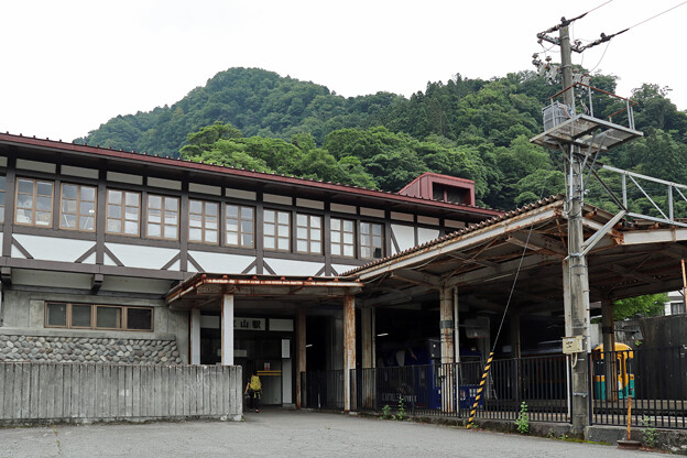 写真: 富山地鉄立山駅