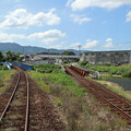 写真: 松浦・平戸方面の線路と合流
