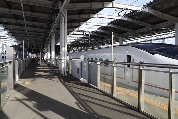 写真: 新鳥栖駅の新幹線ホーム