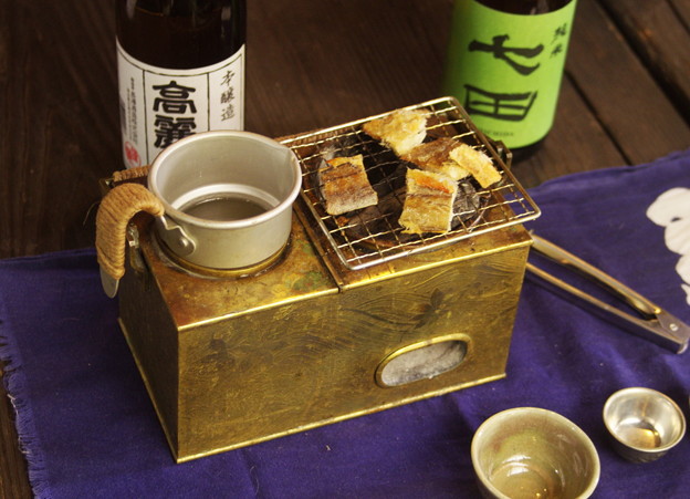 燗銅壺で酒を温める