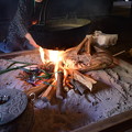 写真: 囲炉裏の火