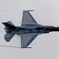 写真: 航空自衛隊　F-2戦闘機