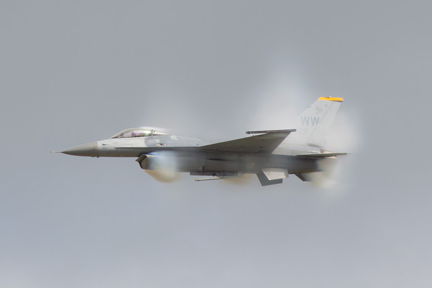 写真: アメリカ空軍　F-16