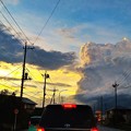 写真: 雄たけびを上げそうな雲