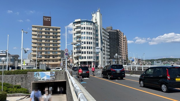 写真: 江の島入口交差点（藤沢市）