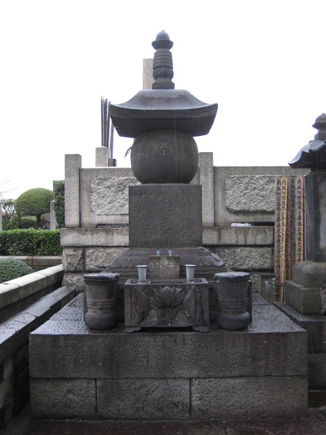 小石川伝通院（文京区）お夏の方墓