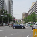 写真: 江戸川橋交差点東（中央分離帯）より西（関口1丁目）