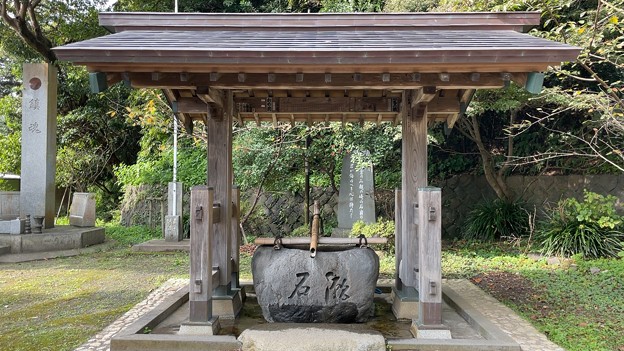写真: 甘縄神明神社（鎌倉市）手水舎