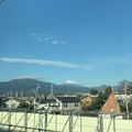 写真: 東海道新幹線車中より（小田原市中）富士山