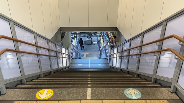 Photos: 京浜急行本線 金沢八景駅（横浜市金沢区） (3)1・2番線階段