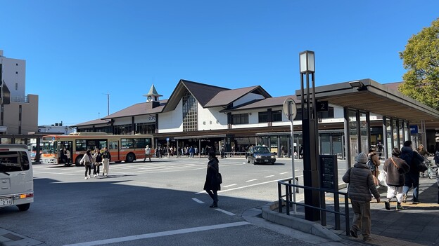 写真: 鎌倉駅東口ロータリー（鎌倉市）