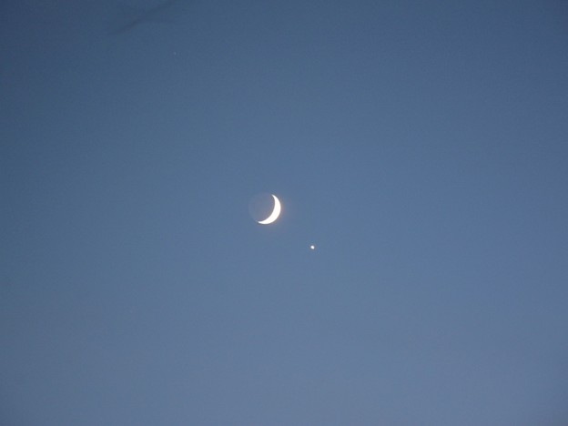 写真: 月と金星かな・・・