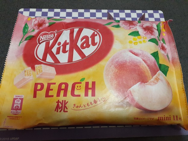 写真: KitKat 桃 うまし(≧∇≦)b