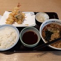 Photos: 山田うどん 天ぷら盛り合わせ ライス中 たぬきそば