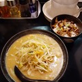 写真: 麺工房 楓 味噌タンメン ミニチャーシュー丼