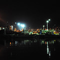 写真: 漁港の夜