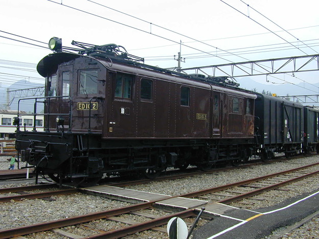 写真: #9165 旧国鉄ED10 2+貨車 2002-10-19