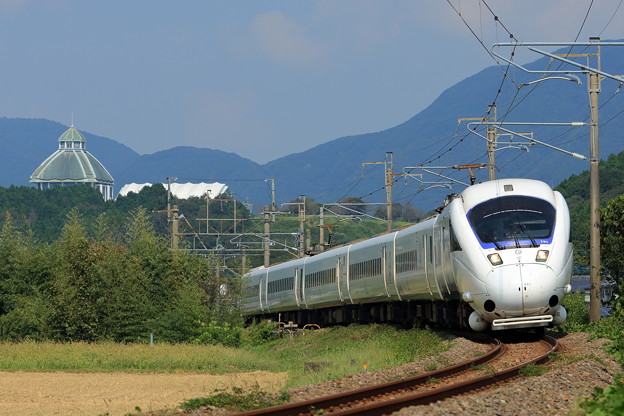 写真: JR九州885系特急列車