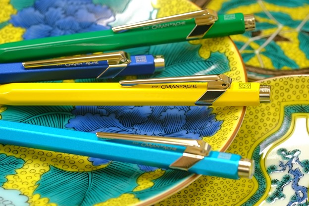 黄色、緑、紺青、ターコイズブルー