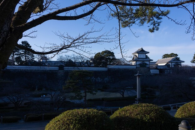 写真: 金沢城と石川門　兼六園　臨時閉園