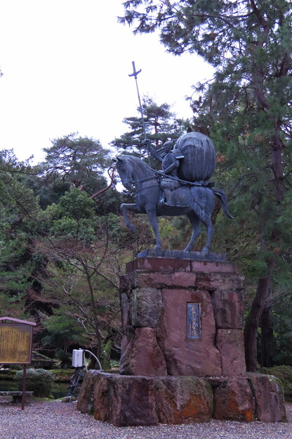 前田利家公の像
