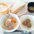 Photos: ６月１７日朝食(魚肉ソーセージ入り野菜炒め) #病院食