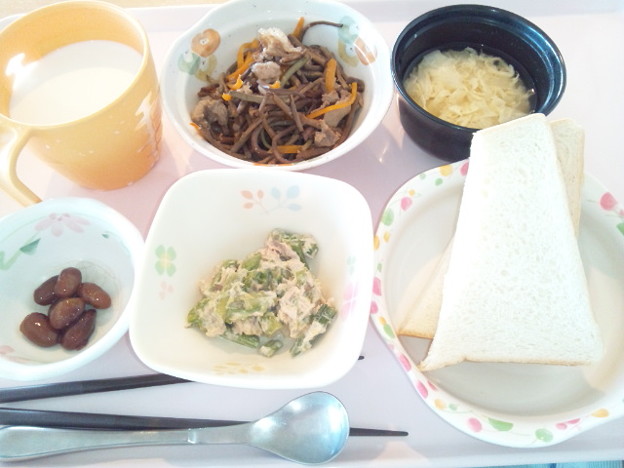 写真: ８月２日朝食(ぜんまいの煮物) #病院食