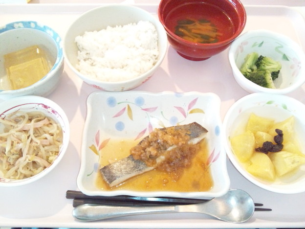 写真: ９月１４日昼食(めだいの中華風葱ソース) #病院食