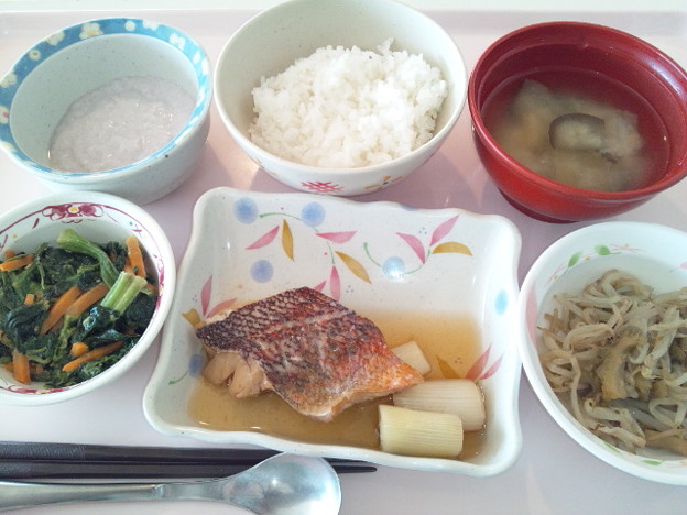 写真: ９月２４日昼食(めばるの生姜煮) #病院食