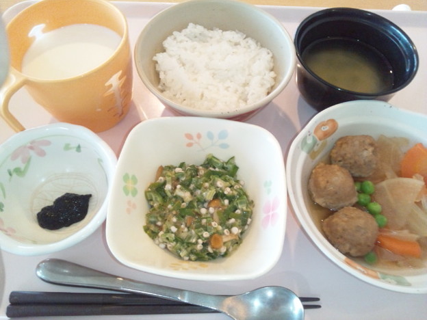 写真: １０月２５日朝食(肉団子と大根の煮物) #病院食