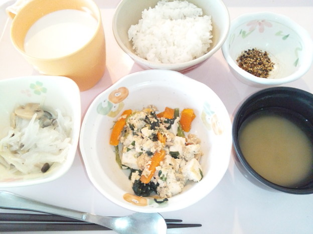 写真: １０月２８日朝食(ツナと豆腐の炒め物) #病院食
