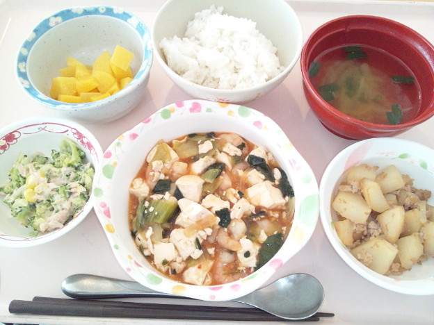 写真: １１月２４日昼食(豆腐と海老のチリソース) #病院食
