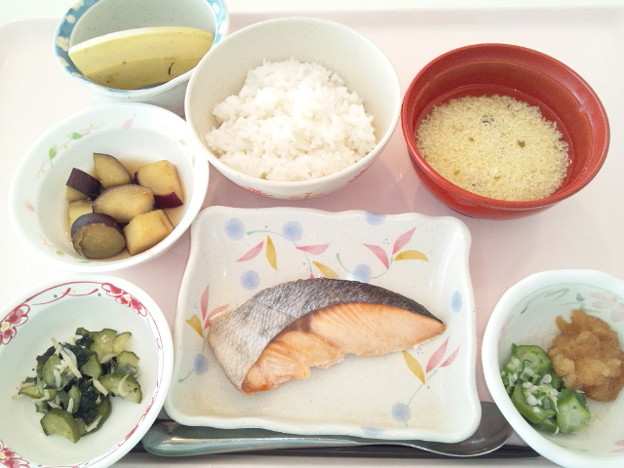 写真: １２月３日昼食(鮭の塩焼き) #病院食