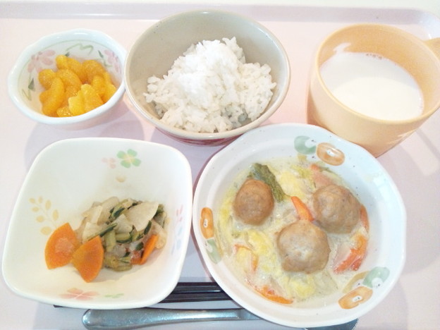 写真: １２月６日朝食(肉団子と白菜の豆乳クリーム煮) #病院食