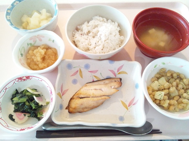 写真: １２月７日昼食(ほっけの塩焼き・梅しらす御飯) #病院食