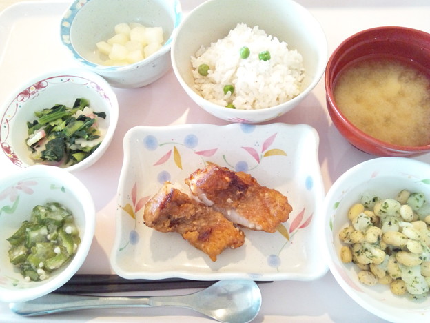 ６月８日昼食(赤魚の竜田揚げ・グリーンピース御飯) #病院食