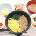 写真: ８月２４日昼食(三色丼) #病院食