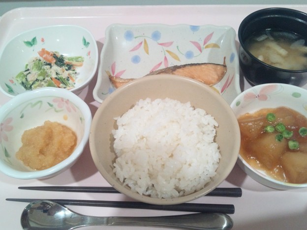 写真: ９月２日夕食(鮭の塩焼き) #病院食