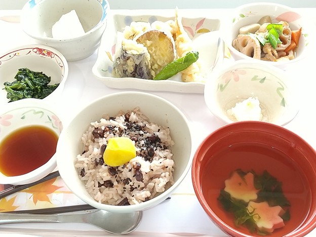９月１９日昼食(天ぷら・赤飯) #病院食 #敬老の日