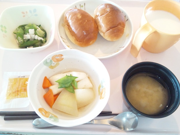 写真: ９月２５日朝食(はんぺんの白煮) #病院食