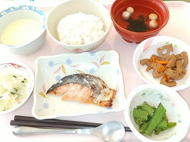 写真: １０月２日昼食(鮭の塩麹焼き) #病院食
