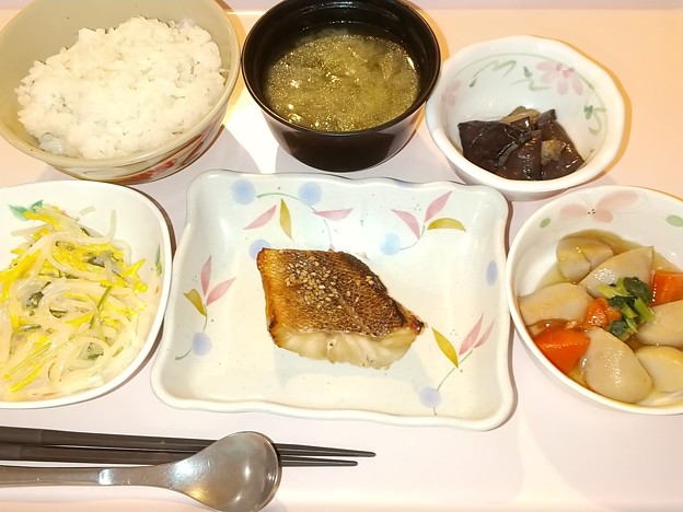 Photos: １１月２０日夕食(メバルのみりん漬け焼き) #病院食