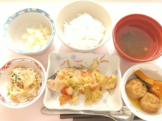 写真: ２月１７日昼食(鮭のチャンチャン焼き風) #病院食