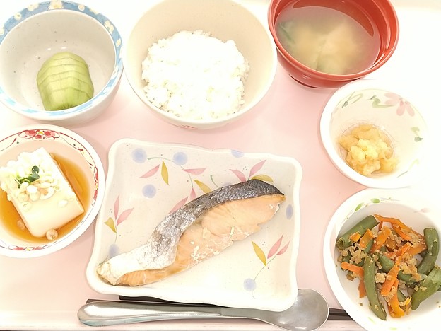 ３月９日昼食(鮭の塩焼き) #病院食