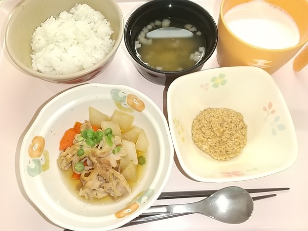 写真: ３月１７日朝食(鶏と大根の煮物) #病院食