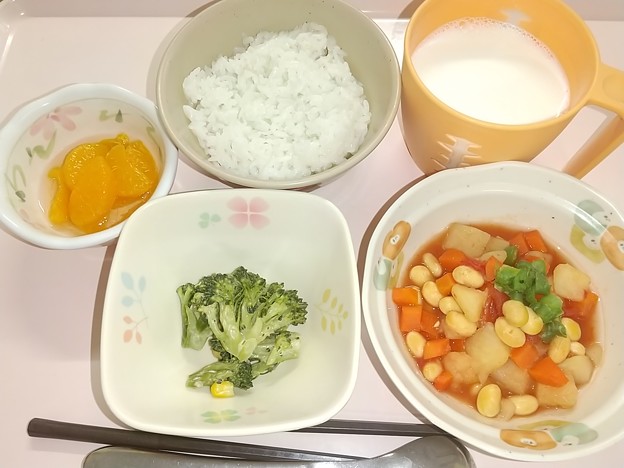 ３月２３日朝食(大豆と野菜のトマト煮) #病院食