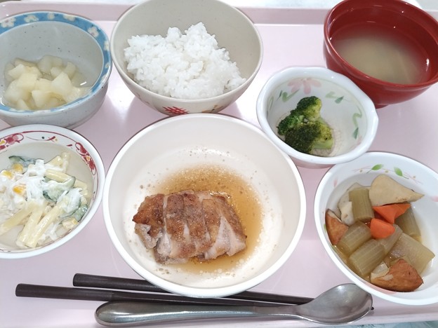 ５月１３日昼食(鶏肉の胡麻醤油焼き) #病院食